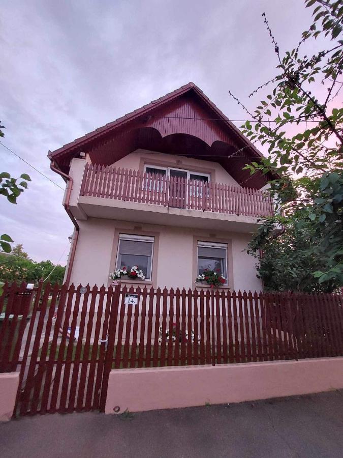 Álmos Vendégház Hajdúszoboszló Extérieur photo